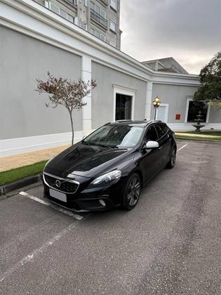 VOLVO V40 2.0 T5 CROSS COUNTRY AWD TURBO GASOLINA 4P AUTOMÁTICO VOLVO V40 2.0 T5 CROSS COUNTRY AWD TURBO GASOLINA 4P AUTOMÁTICO